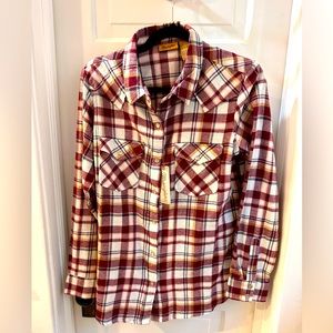 Wrangler Pearl snap red plaid light flannel long sleeve shirt women’s sz M.